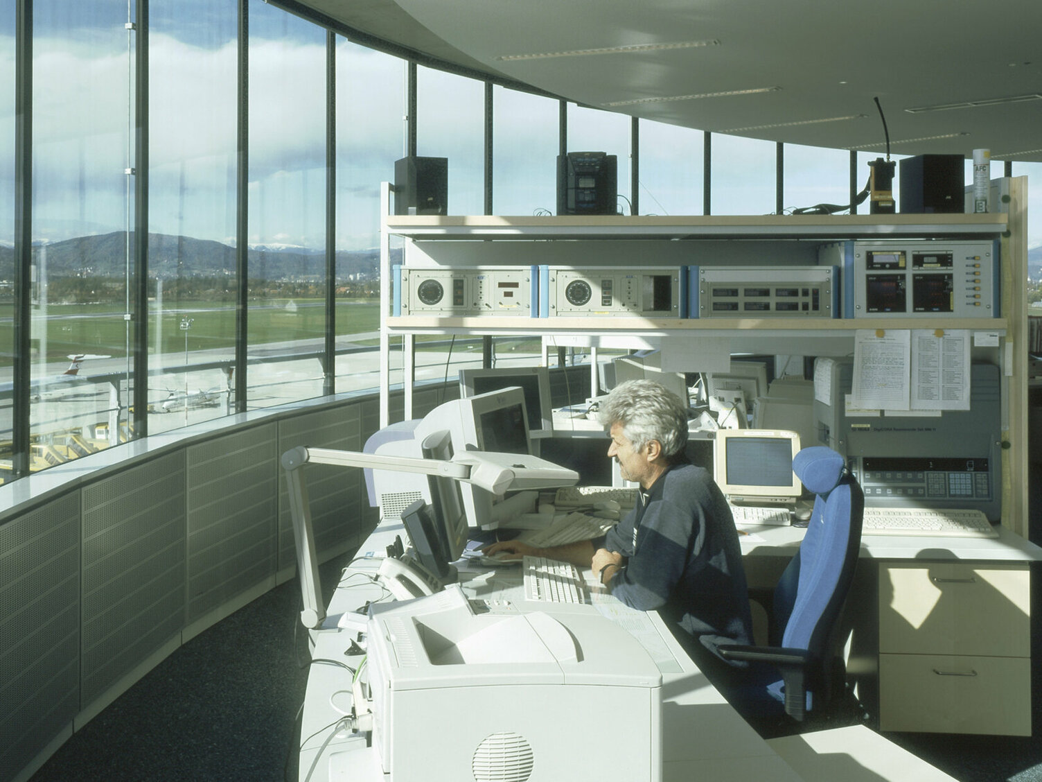 Markus Pernthaler Architekten - Flughafen Tower Graz - Foto © Ott