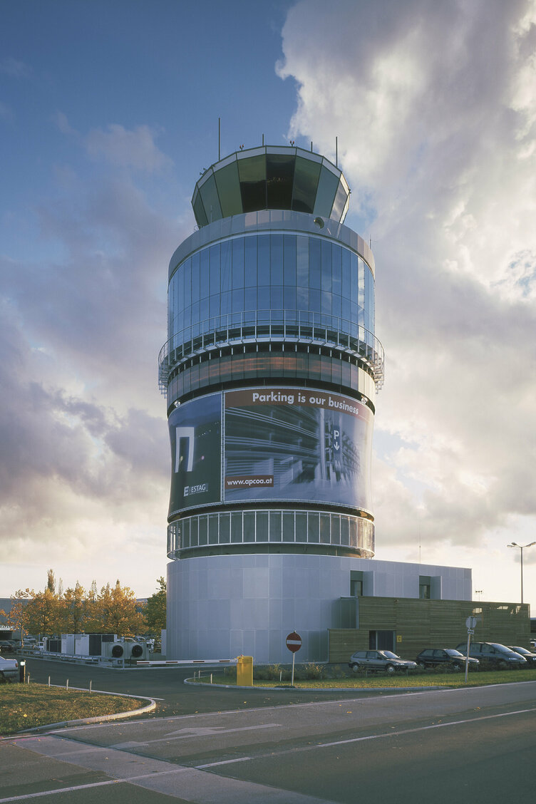 Markus Pernthaler Architekten - Flughafen Tower Graz - Foto © Ott