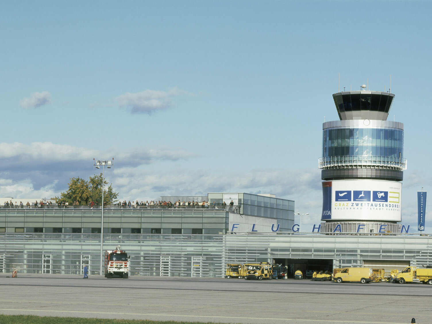 Markus Pernthaler Architekten - Flughafen Tower Graz - Foto © Ott