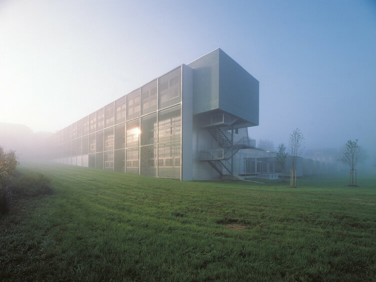 Markus Pernthaler Architekten - Landesberufsschule Bad Gleichenberg - Foto © Paul Ott