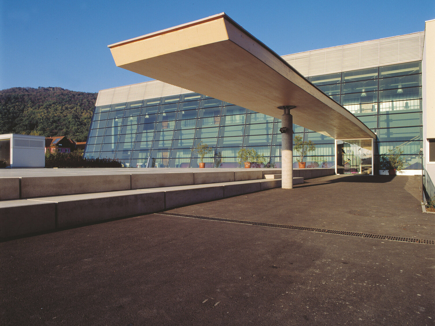 Markus Pernthaler Architekten - Landesberufsschule Bad Gleichenberg - Foto © Paul Ott