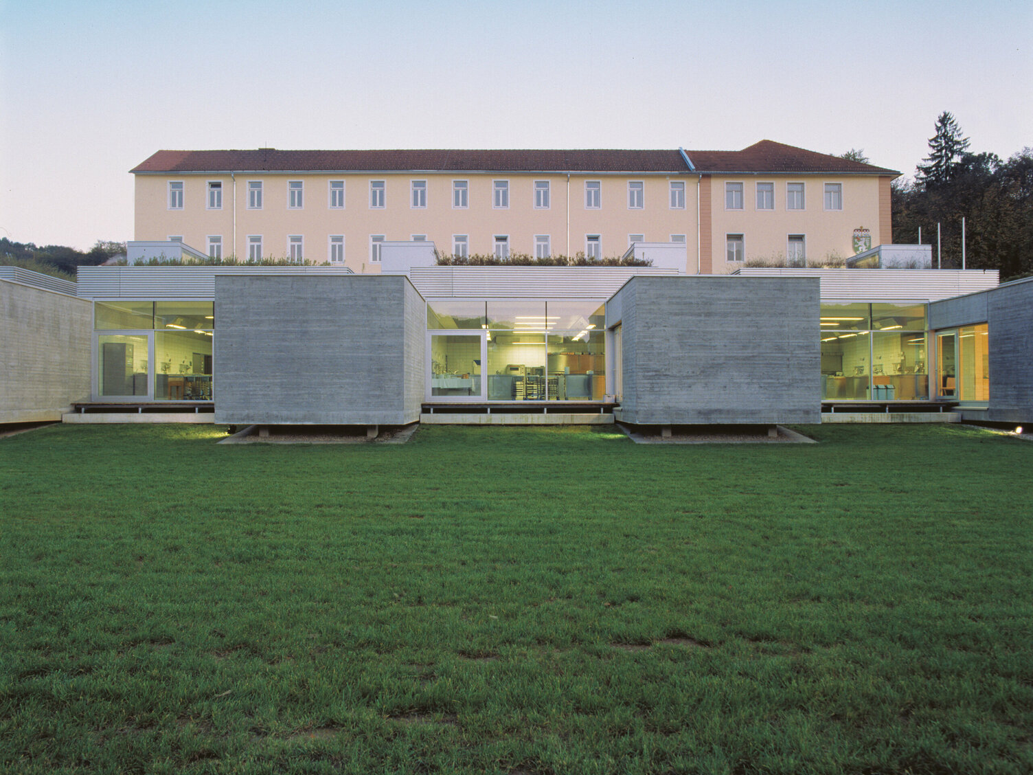 Markus Pernthaler Architekten - Landesberufsschule Bad Gleichenberg - Foto © Paul Ott