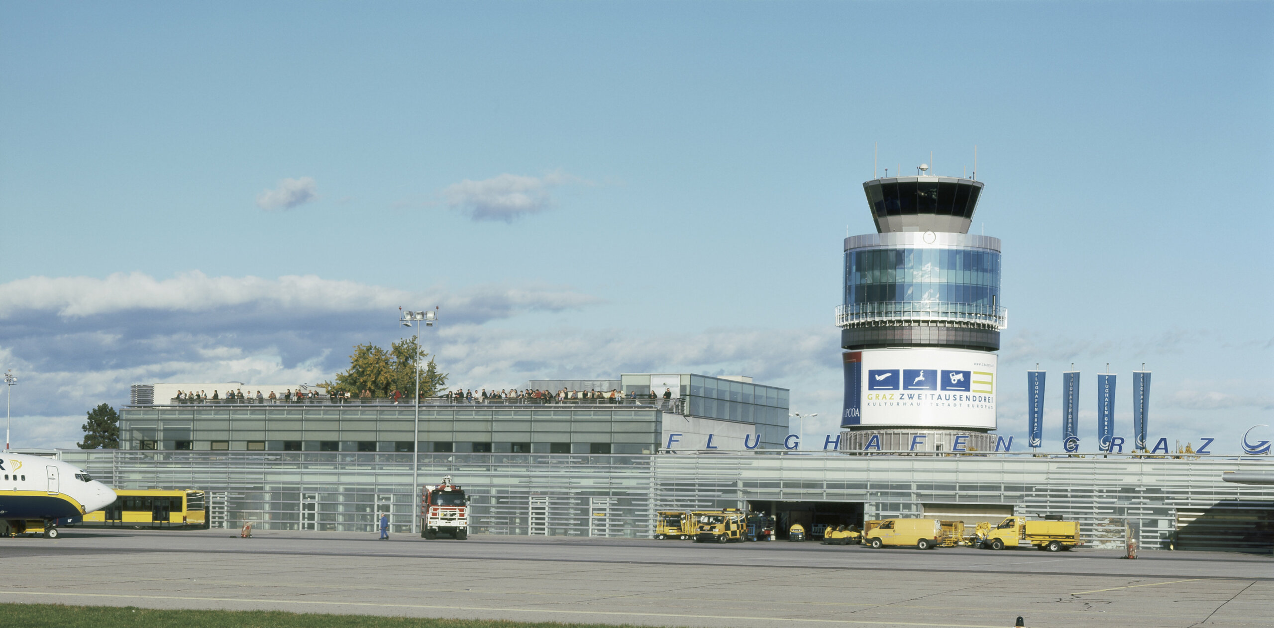 Markus Pernthaler Architekten - Flughafen Tower Graz - Foto © Ott