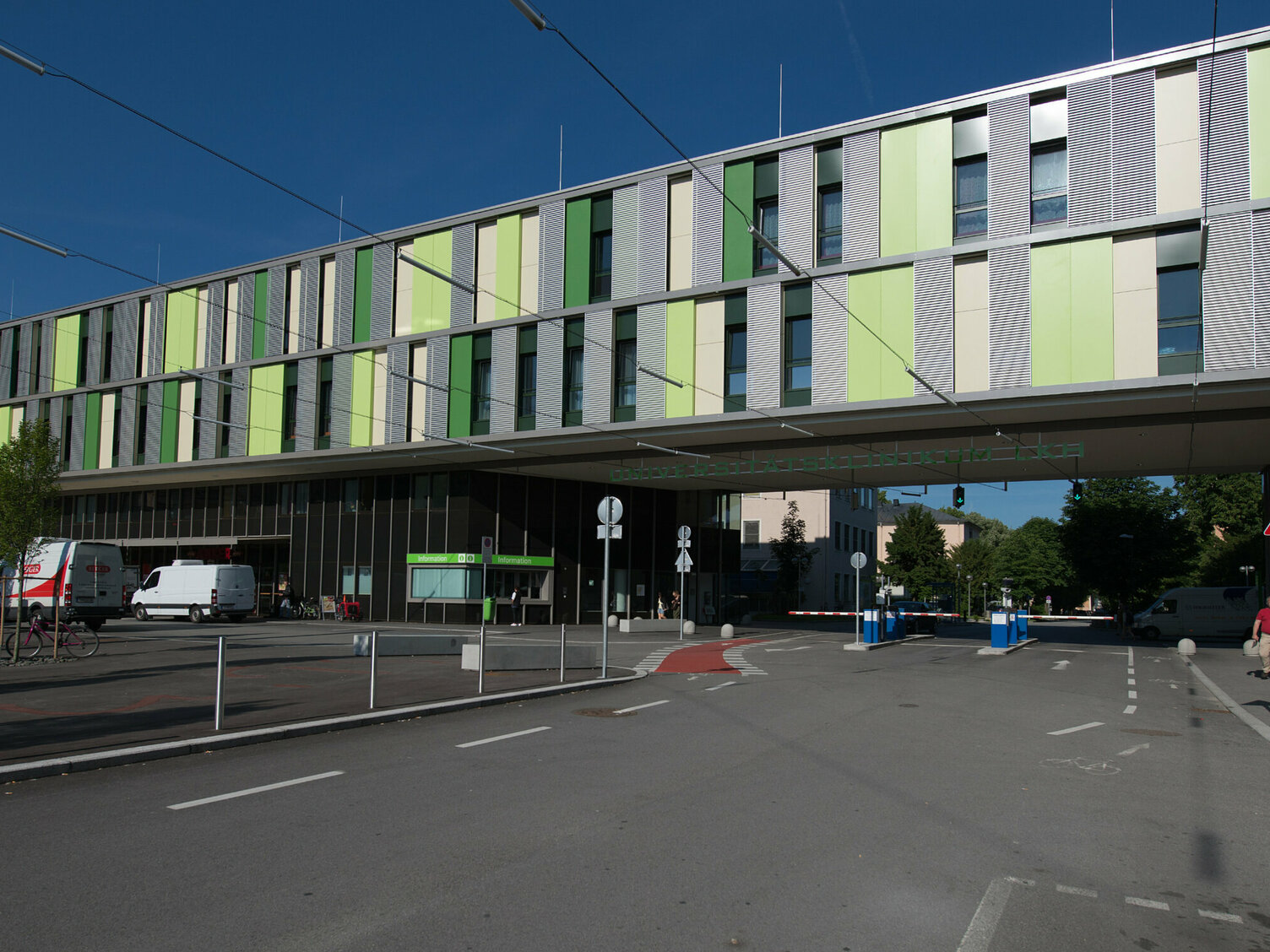 Markus Pernthaler Architekten - KIZ – LKH Salzburg Kinderzentrum - Foto © Ott